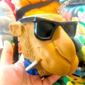 camel character plastic 1991